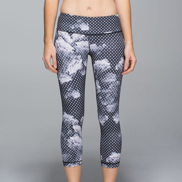Lululemon Wunder Under Crop II - Picture 1 of 13